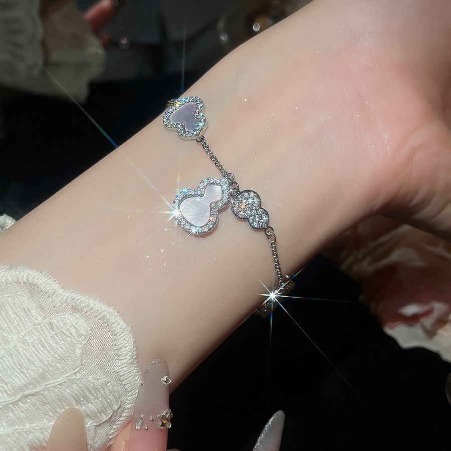 New ultra-shiny zircon gourd mother-of-pearl bracelet, new Chinese-style exquisite niche design jewelry, fashionable and versatile accessory - view 3