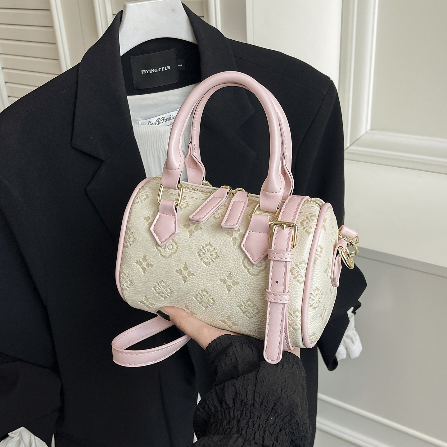 Luxury Designer Hot Luxury Shoulder Bags Fashion Basic Crossbody Small Square Versatile Commuting Carry On Bag Free Shipping - view 5
