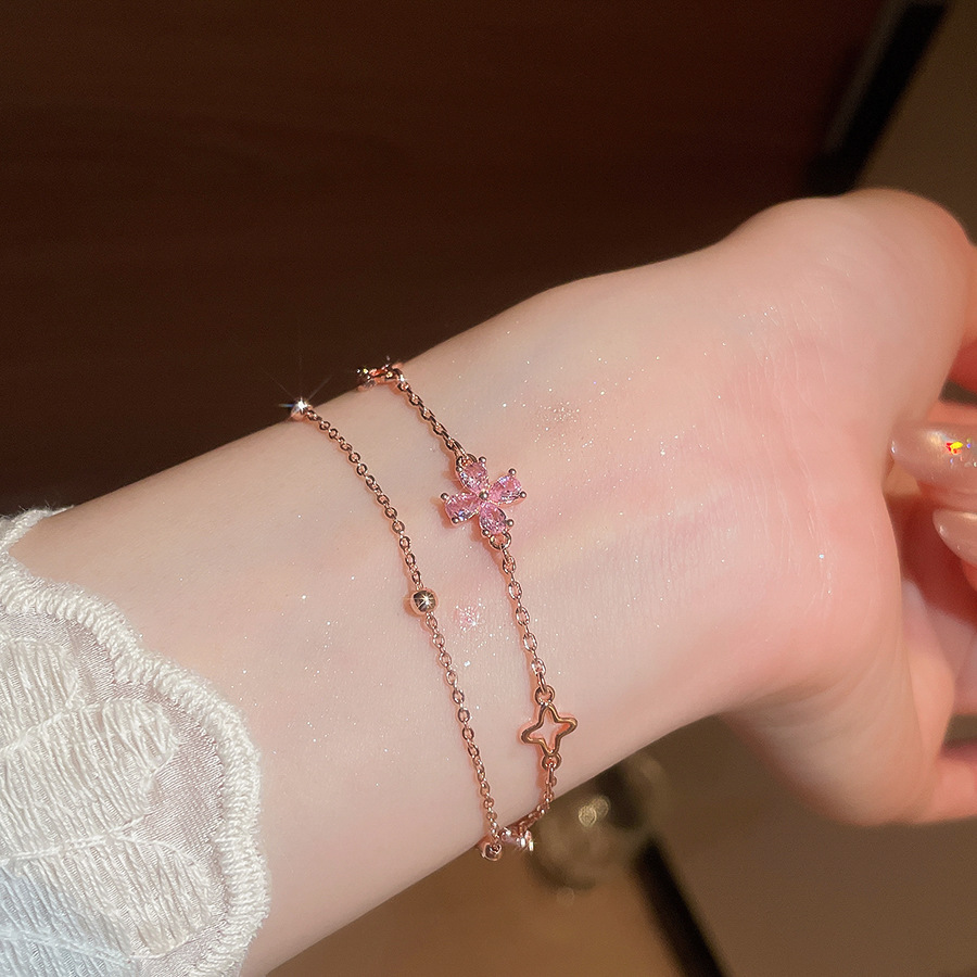 Korean-style double-layered four-leaf flower bracelet women, elegant, light luxury, high-end feel, versatile accessory for commuting - view 3