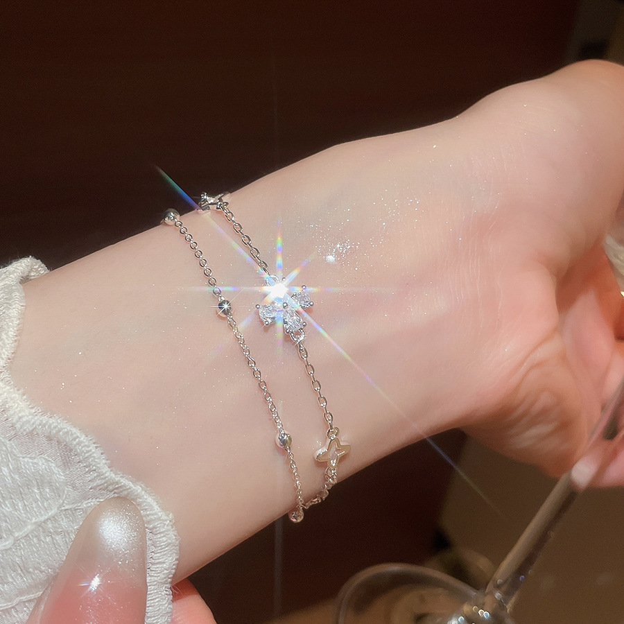 Korean-style double-layered four-leaf flower bracelet women, elegant, light luxury, high-end feel, versatile accessory for commuting - view 4