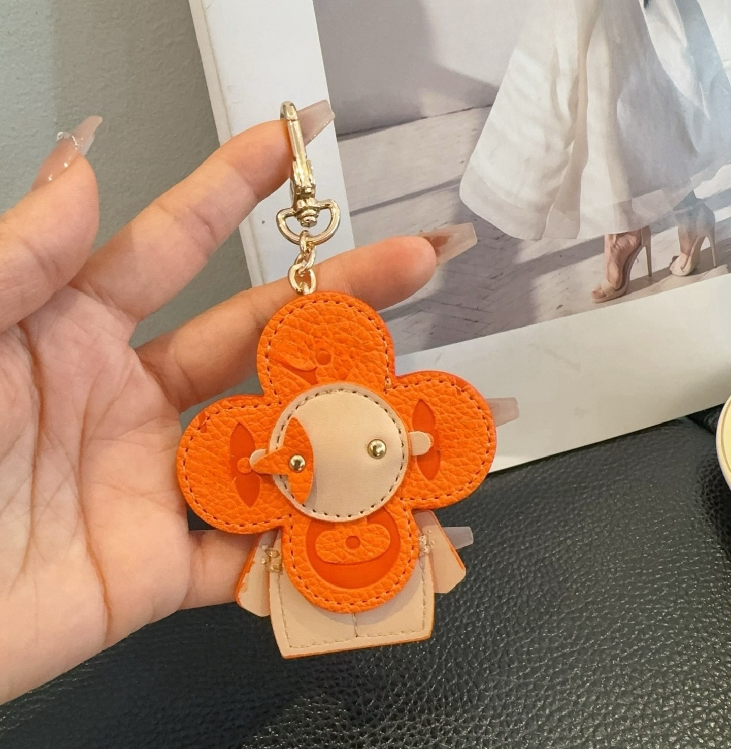 Keychains Lanyards Designer Sunflower Bag Charm Leather Car KeyChain Women Fashion Luxury Letter Keyring Bag Pendant