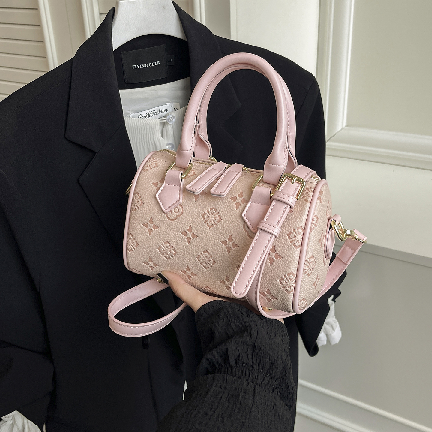 Luxury Designer Hot Luxury Shoulder Bags Fashion Basic Crossbody Small Square Versatile Commuting Carry On Bag Free Shipping - view 4