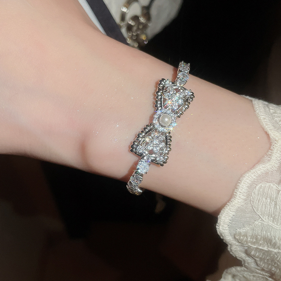 European and American trendy ultra-shiny zircon double-layer four-leaf flower bracelet, light luxury high-end fashion niche jewelry for women - view 8