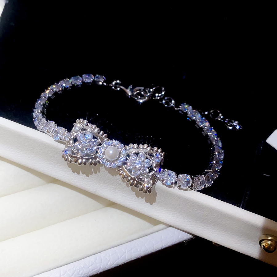 European and American trendy ultra-shiny zircon double-layer four-leaf flower bracelet, light luxury high-end fashion niche jewelry for women - view 9