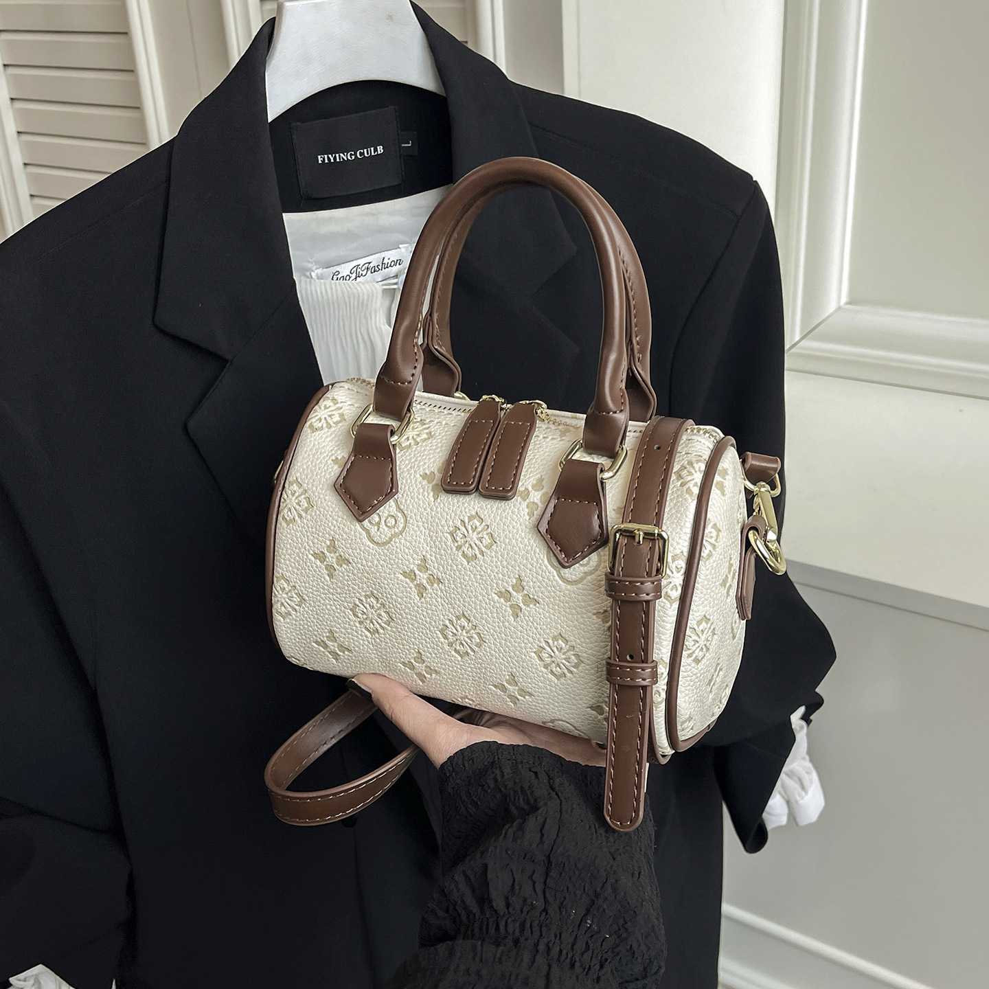 Luxury Designer Hot Luxury Shoulder Bags Fashion Basic Crossbody Small Square Versatile Commuting Carry On Bag Free Shipping - view 3