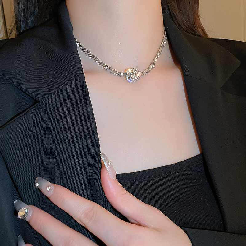 Zircon flower snake-shaped necklace light luxury, high-end clavicle chain, elegant and stylish new jewelry for women - view 6