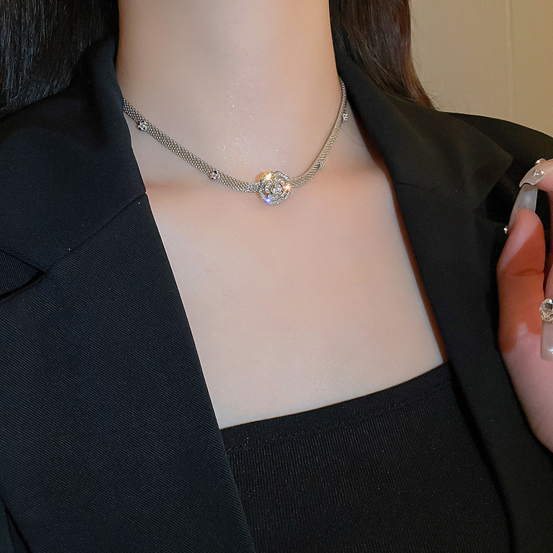 Zircon flower snake-shaped necklace light luxury, high-end clavicle chain, elegant and stylish new jewelry for women - view 7