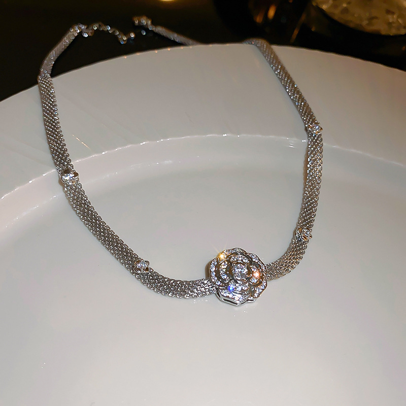 Zircon flower snake-shaped necklace light luxury, high-end clavicle chain, elegant and stylish new jewelry for women - view 3