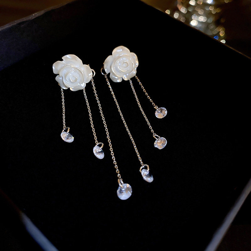 French-style gentle acrylic tassel flower earrings, exquisite niche design, fashionable and versatile earrings for commuting - view 3