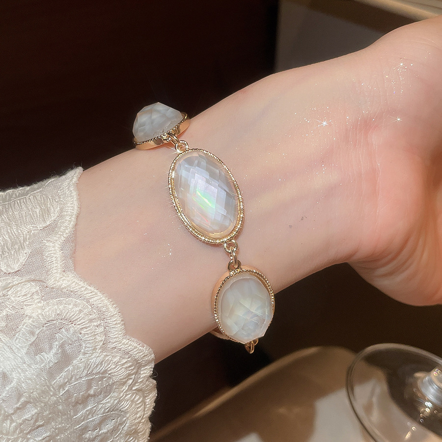 2026 New Model Horseshoe Buckle Double Row Pearl French Vintage Elegant Bracelet Fashionable Niche High-End Jewelry - view 4