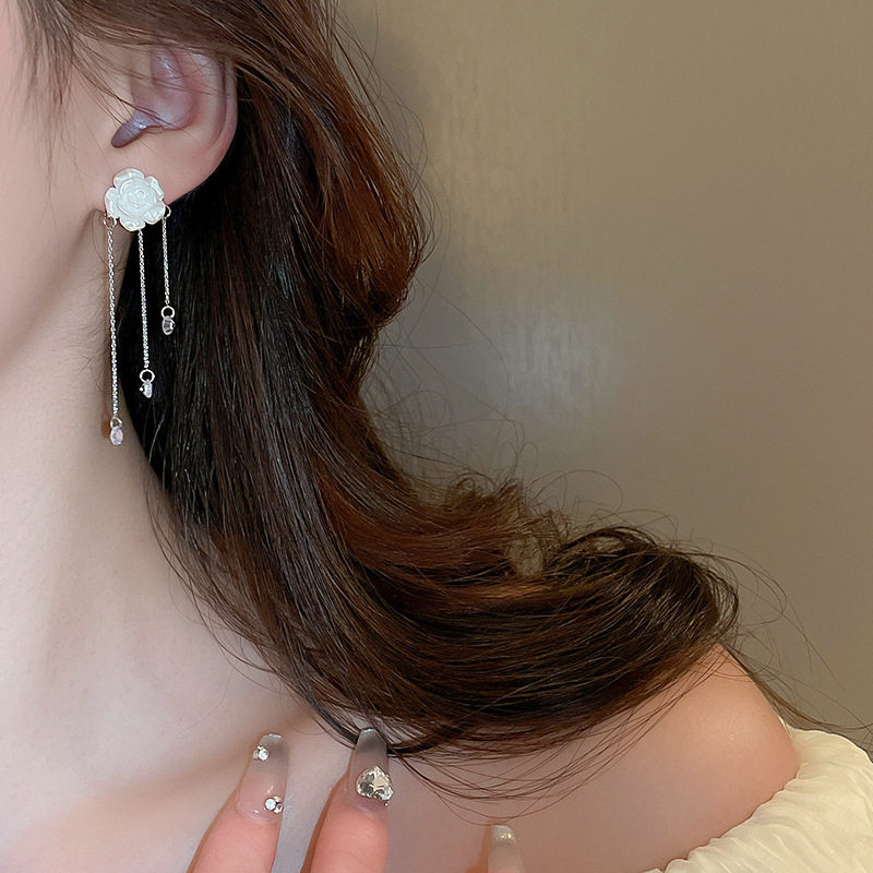 French-style gentle acrylic tassel flower earrings, exquisite niche design, fashionable and versatile earrings for commuting - view 6