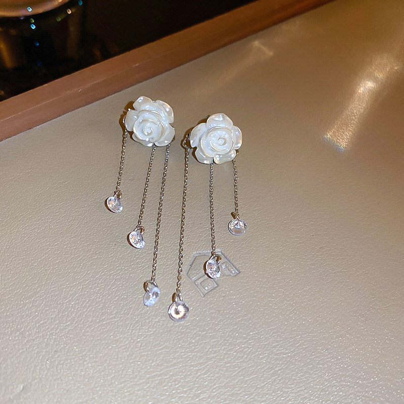 French-style gentle acrylic tassel flower earrings, exquisite niche design, fashionable and versatile earrings for commuting - view 9