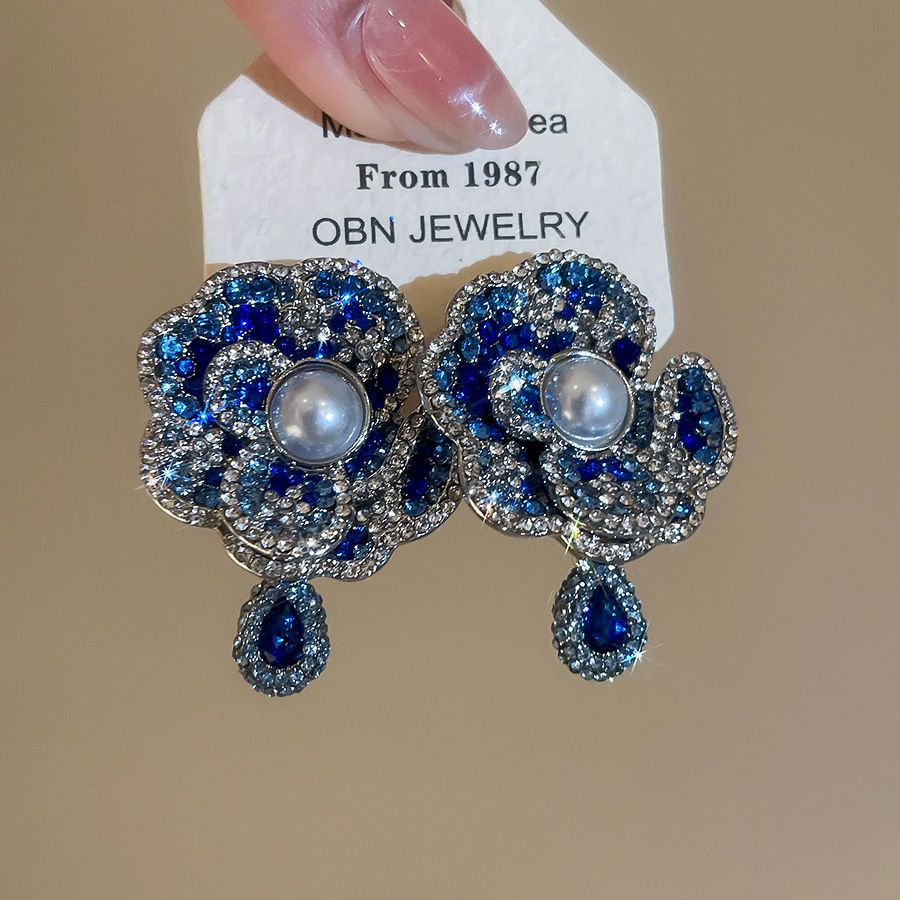 New Chinese-style flower with diamond inlay, niche design, high-end and elegant women's vintage earrings - view 3