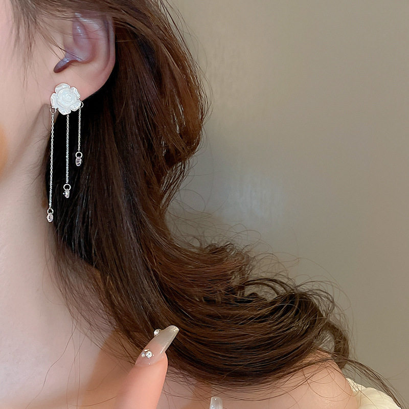 French-style gentle acrylic tassel flower earrings, exquisite niche design, fashionable and versatile earrings for commuting - view 4