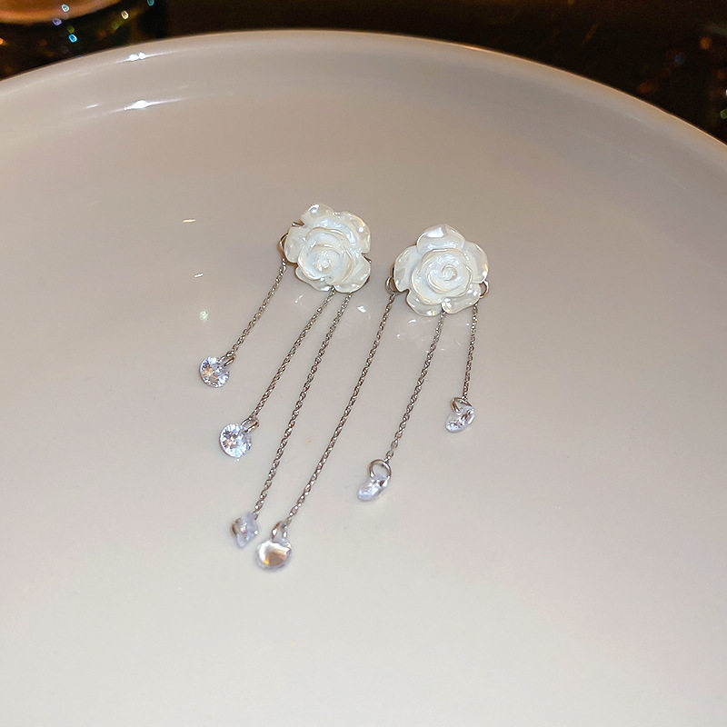 French-style gentle acrylic tassel flower earrings, exquisite niche design, fashionable and versatile earrings for commuting - view 5