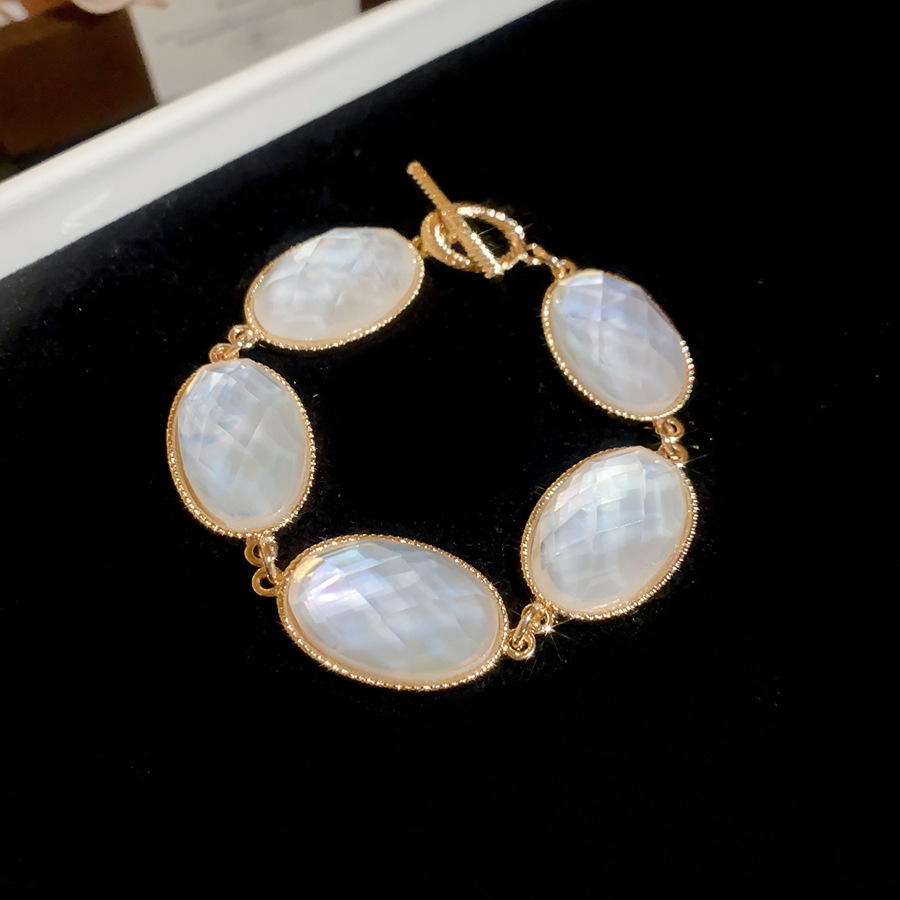 2026 New Model Horseshoe Buckle Double Row Pearl French Vintage Elegant Bracelet Fashionable Niche High-End Jewelry - view 5