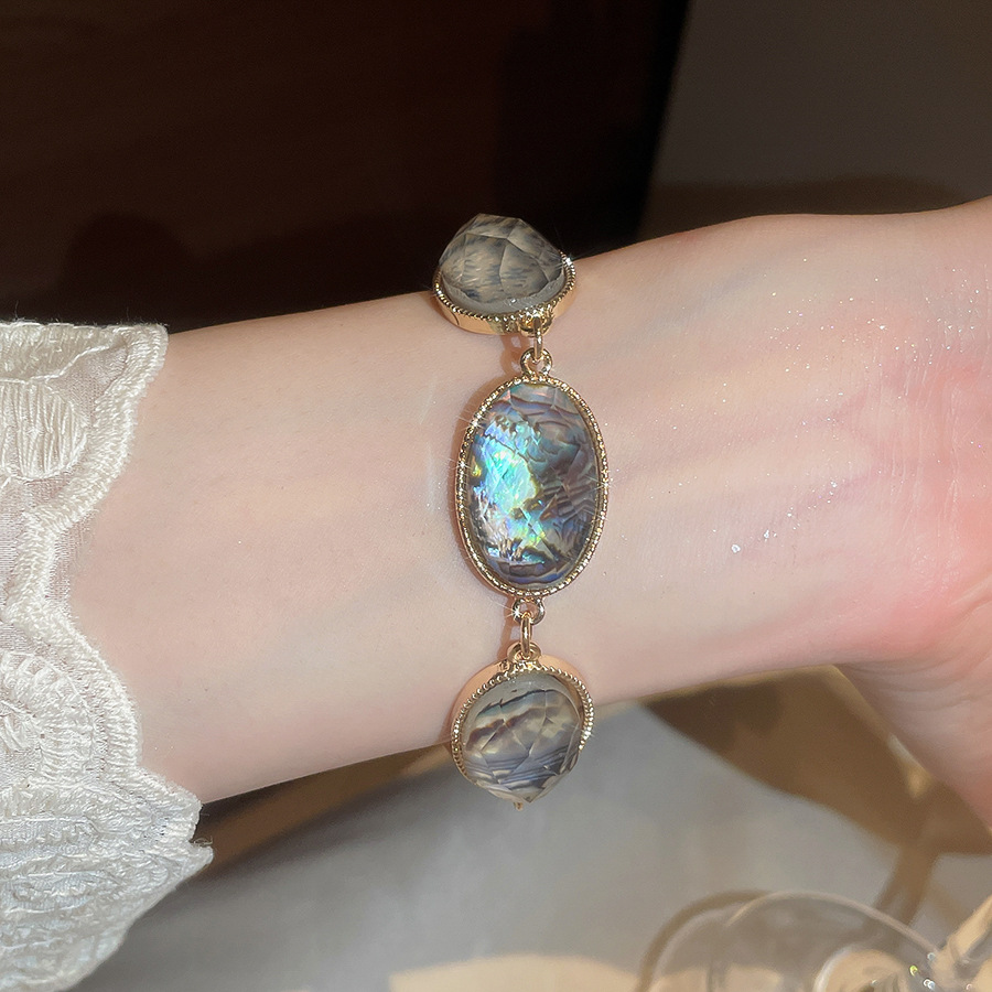 2026 New Model Horseshoe Buckle Double Row Pearl French Vintage Elegant Bracelet Fashionable Niche High-End Jewelry - view 7
