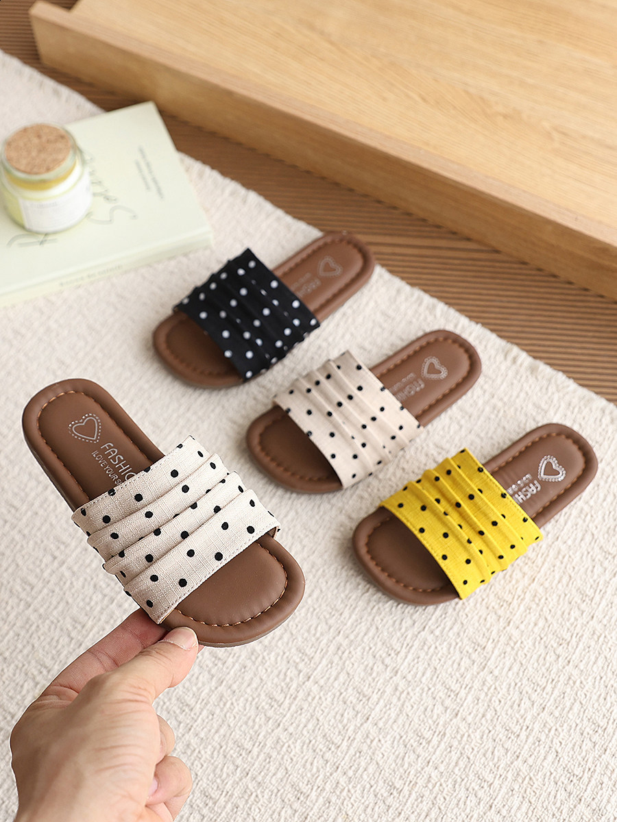 Girls Polka Dot Casual OpenToe Sandals 2026 Summer Versatile Soft Sole Outdoor Indoor Beach Shoes y260311