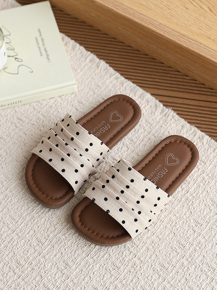 Girls Polka Dot Casual OpenToe Sandals 2026 Summer Versatile Soft Sole Outdoor Indoor Beach Shoes y260311