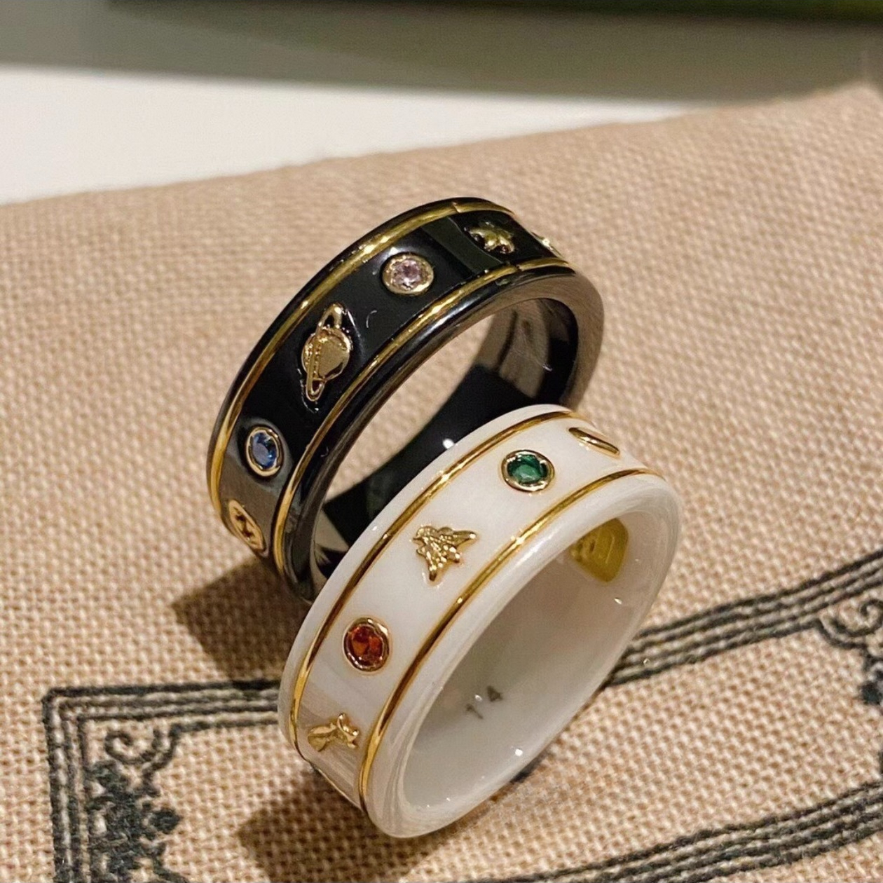 Designer Classic Ring Luxury Ceramic Ring for Men Women Black White Two Tone Ceramic Ring Colorful Zircon Wedding Band Ring Jewelry Gift No Fading Hypoallergenic