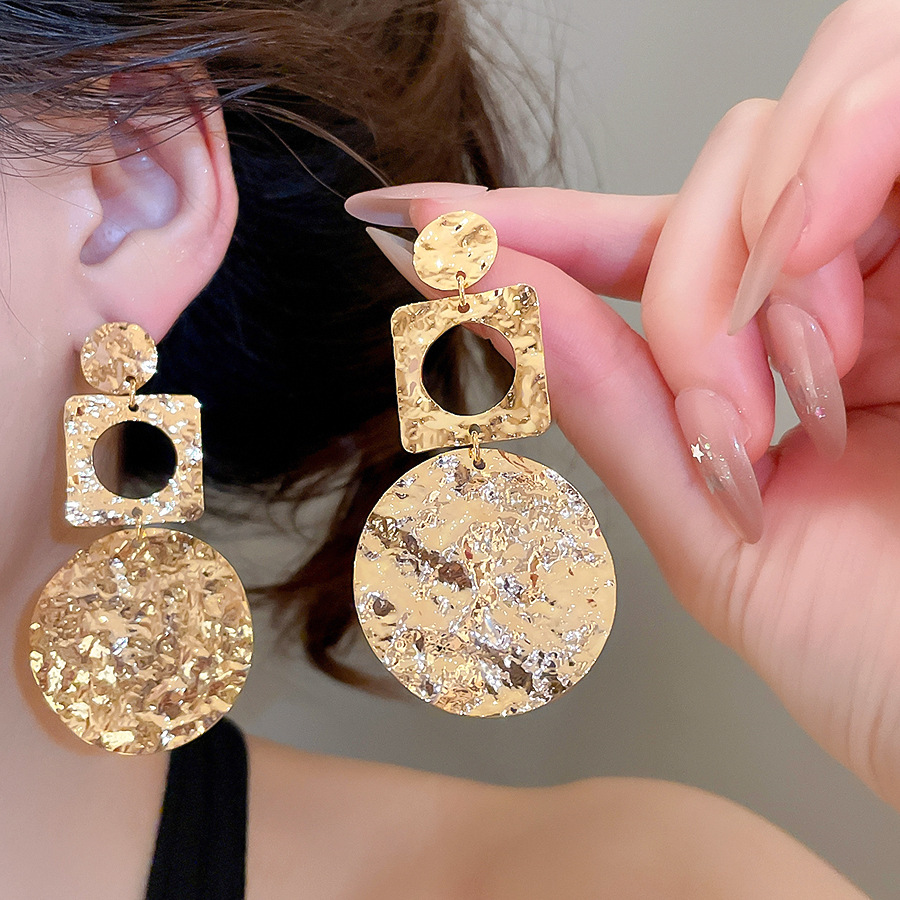 Cross-border exclusive supply of high-end fashion versatile personalized trendy geometric ear clips, new hot-selling European and American earrings - view 3