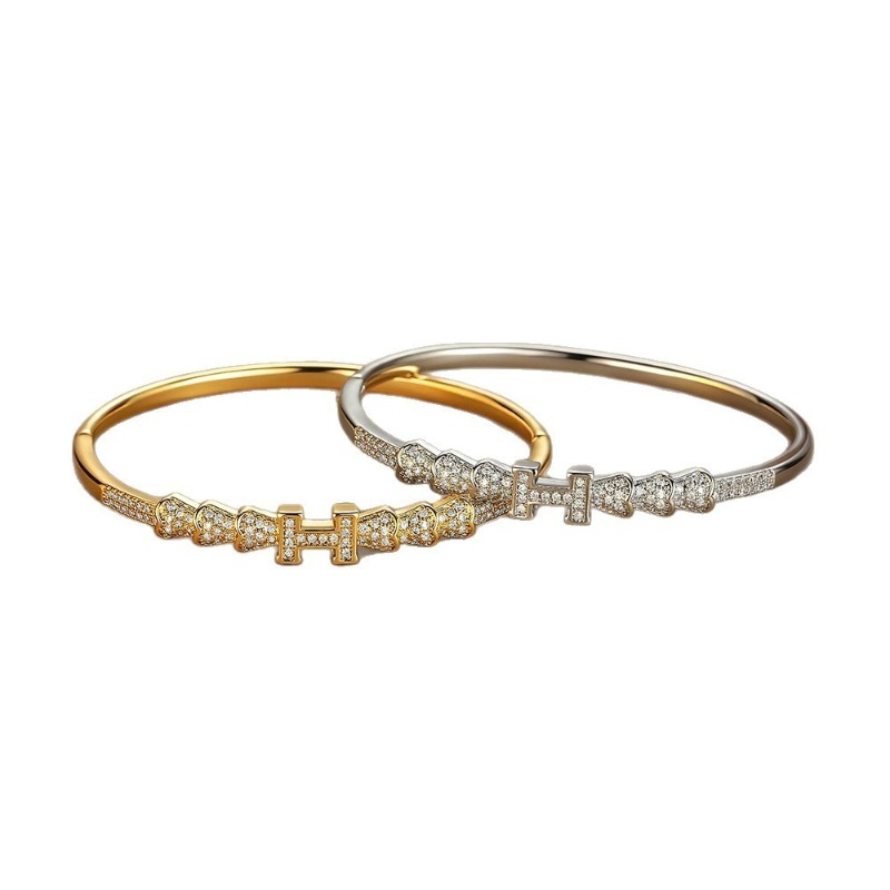 Luxury Lite Electroplated Zirconia Bracelet Diamond-studded Bracelet with A Simple Design and An Elegant Clasp Bracelet
