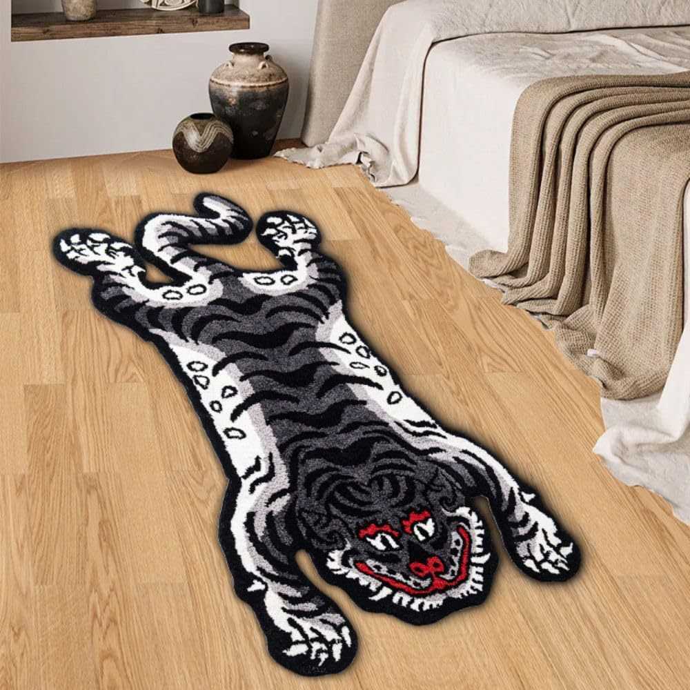 Tiger-shaped floor mat unique bathroom mat dirt-resistant and easy to clean faux cashmere floor mat decorative bedroom bedside mat D260624