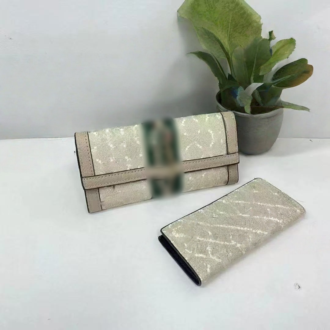2026 trendy designer women's long wallet with soft leather buckle and multiple card slots atmospheric and fashionable handbag