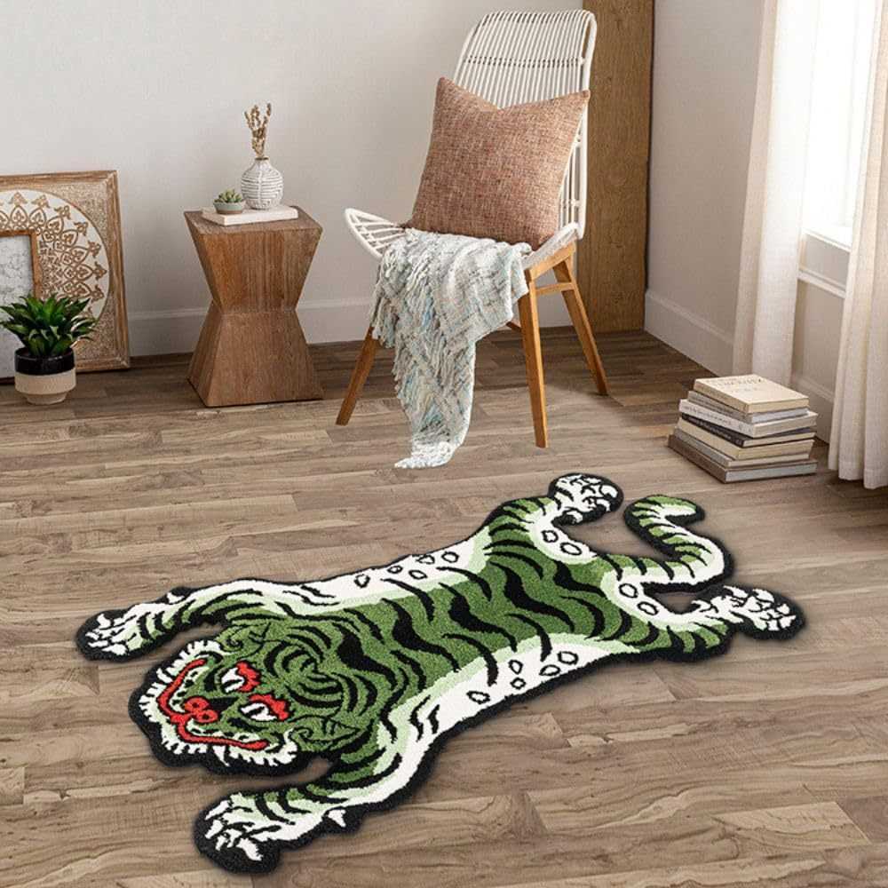 Tiger-shaped floor mat unique bathroom mat dirt-resistant and easy to clean faux cashmere floor mat decorative bedroom bedside mat D260624