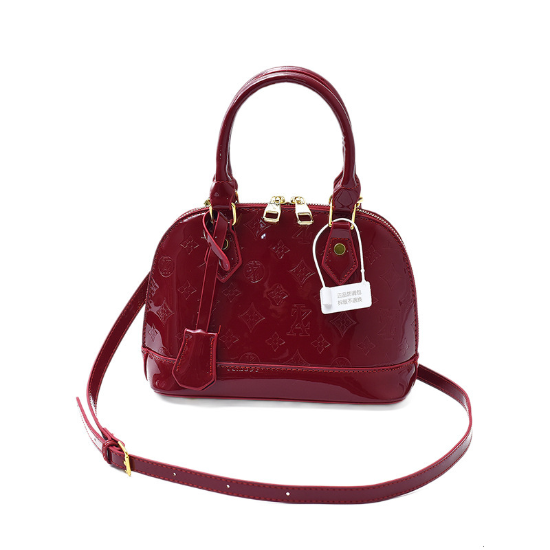 Designer bag Bags with letters, fashionable foreign trade, stylish retro crossbody popular shoulder bag, 2026 handbag, shell bag