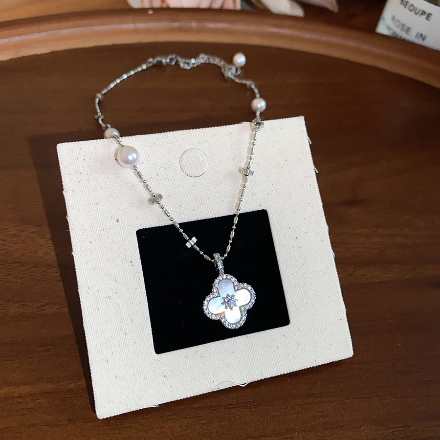 Korean-style ins-style beaded zircon clover flower pendant pearl necklace, light luxury niche collarbone chain necklace for women - view 5