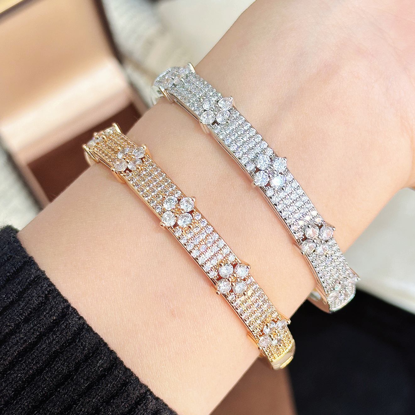 High-End Color Kaleidoscope Four-Leaf Clover Bracelet Design Hollow Out Double Layer Full Diamond Flower Bangle Elegant OL Fashion Luxury Jewelry For  - view 3
