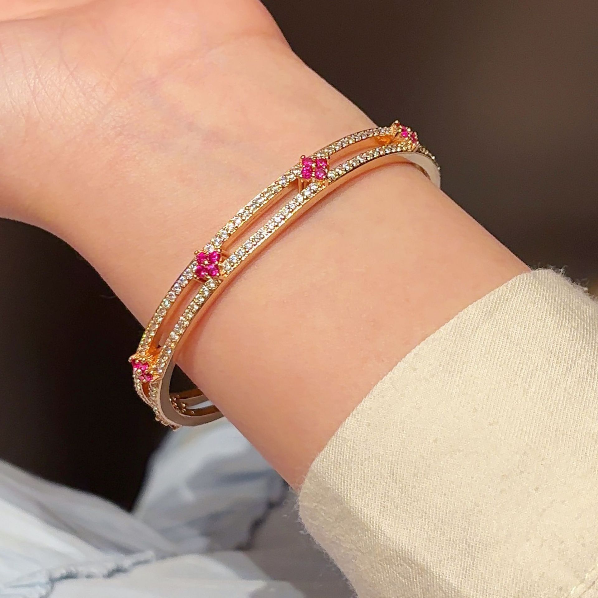 High-End Color Kaleidoscope Four-Leaf Clover Bracelet Design Hollow Out Double Layer Full Diamond Flower Bangle Elegant OL Fashion Luxury Jewelry For  - view 5
