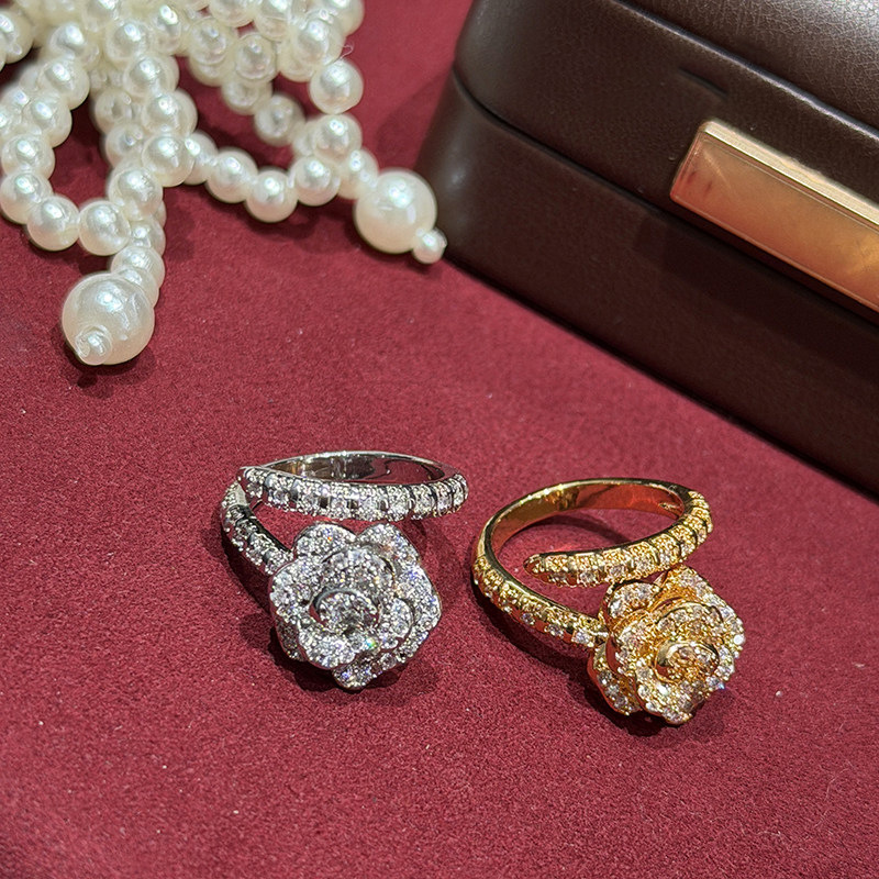 Fashionable luxurious three-dimensional rose ring, exquisite niche design, stylish and versatile index finger ring for women - view 3
