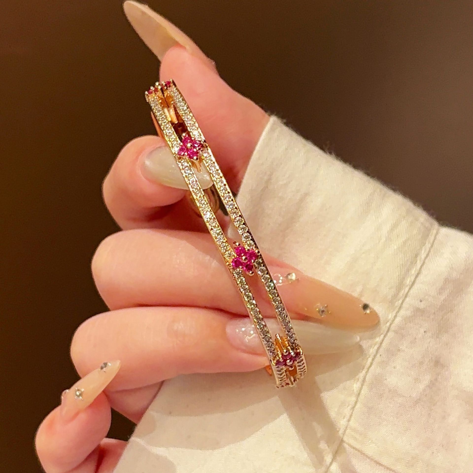 High-End Color Kaleidoscope Four-Leaf Clover Bracelet Design Hollow Out Double Layer Full Diamond Flower Bangle Elegant OL Fashion Luxury Jewelry For  - view 4