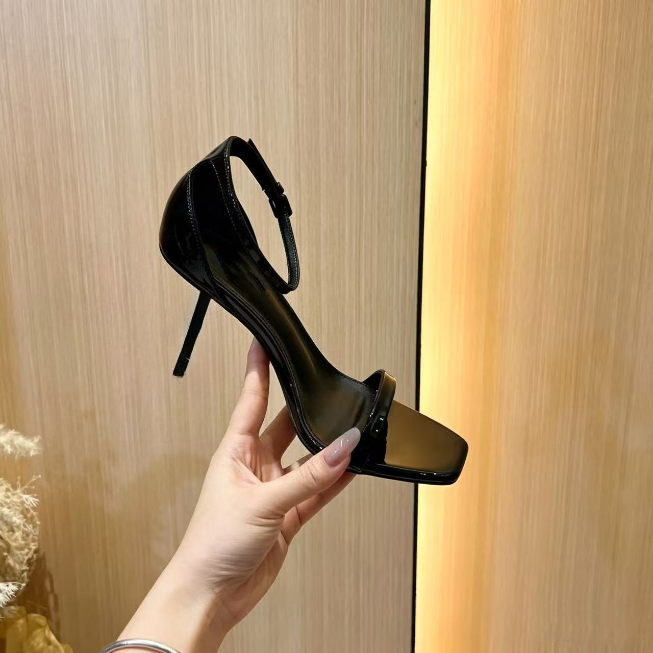 Y Luxury Designer Shoes Women Patent Leather Square Toe Sandals One Strap Ankle Strap High Heels Special Metal Letter Heel Sexy Party Dress Heeled Sandals Gift 7-9CM