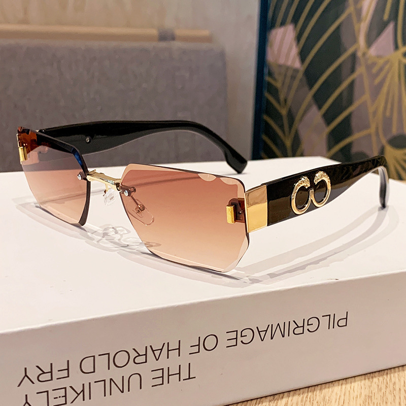 2026 Designer's New Square Frameless Sunglasses For Men's Models Fashion Show High End Leopard Head Glasses Anti UV Sunshade Sunglasses Pers - view 3