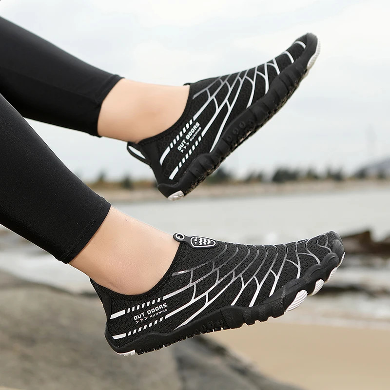 2026 Men Outdoor Trekking Shoes Lightweight AntiSlip Aqua Summer Breathable Beach Swimming Wading Footwear 260626 - view 5