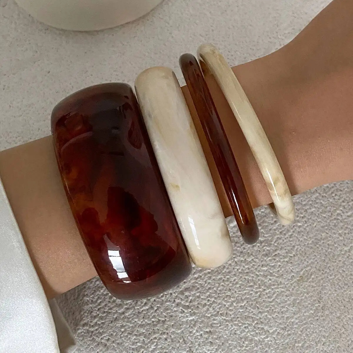 KunJoe Trendy Brown Beige Thick Resin Acrylic Round Bangle Bracelet for Women Retro Multilayer Stacked Wide Bangle Hand Jewelry260624 - view 4