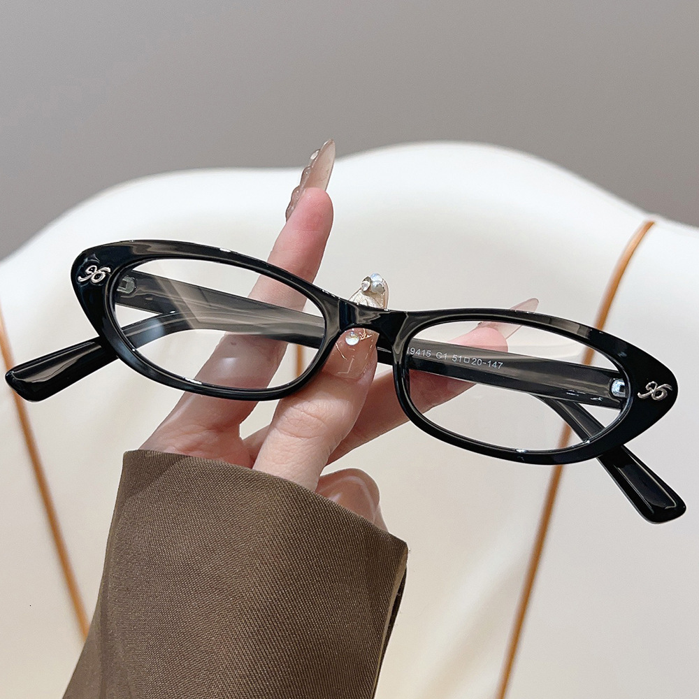 New Japanese-Style Small Square Glasses Women, Retro, Unique, Casual, Versatile, Suitable For Street Photography, Makes The Face Look Smaller Without - view 4