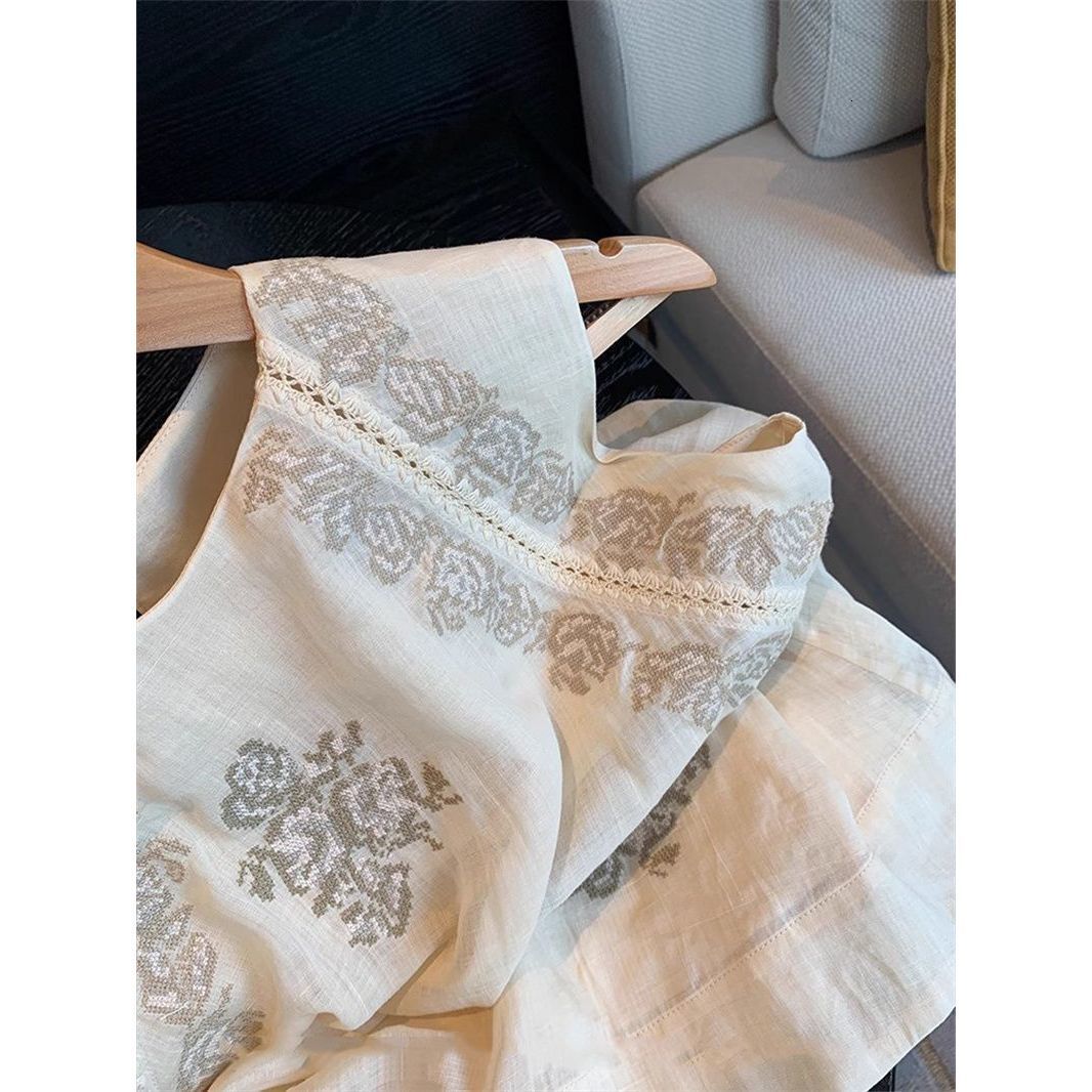 New Chinese-Style Sleeveless For Women With Floral Embroidery, Summer New Elegant Round-Neck Thin Shirt A5303 Sleeveless Top Sexy Suspenders - view 4