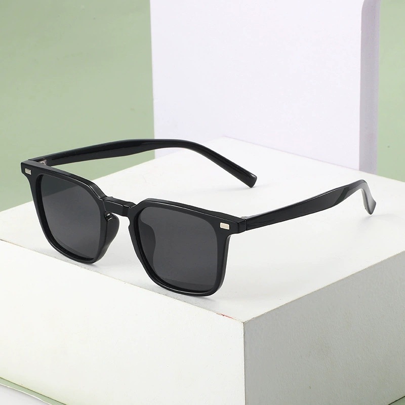 New Polarized TR Fashionable Simple Street Style For Women And Men Driving Sunglasses - view 4