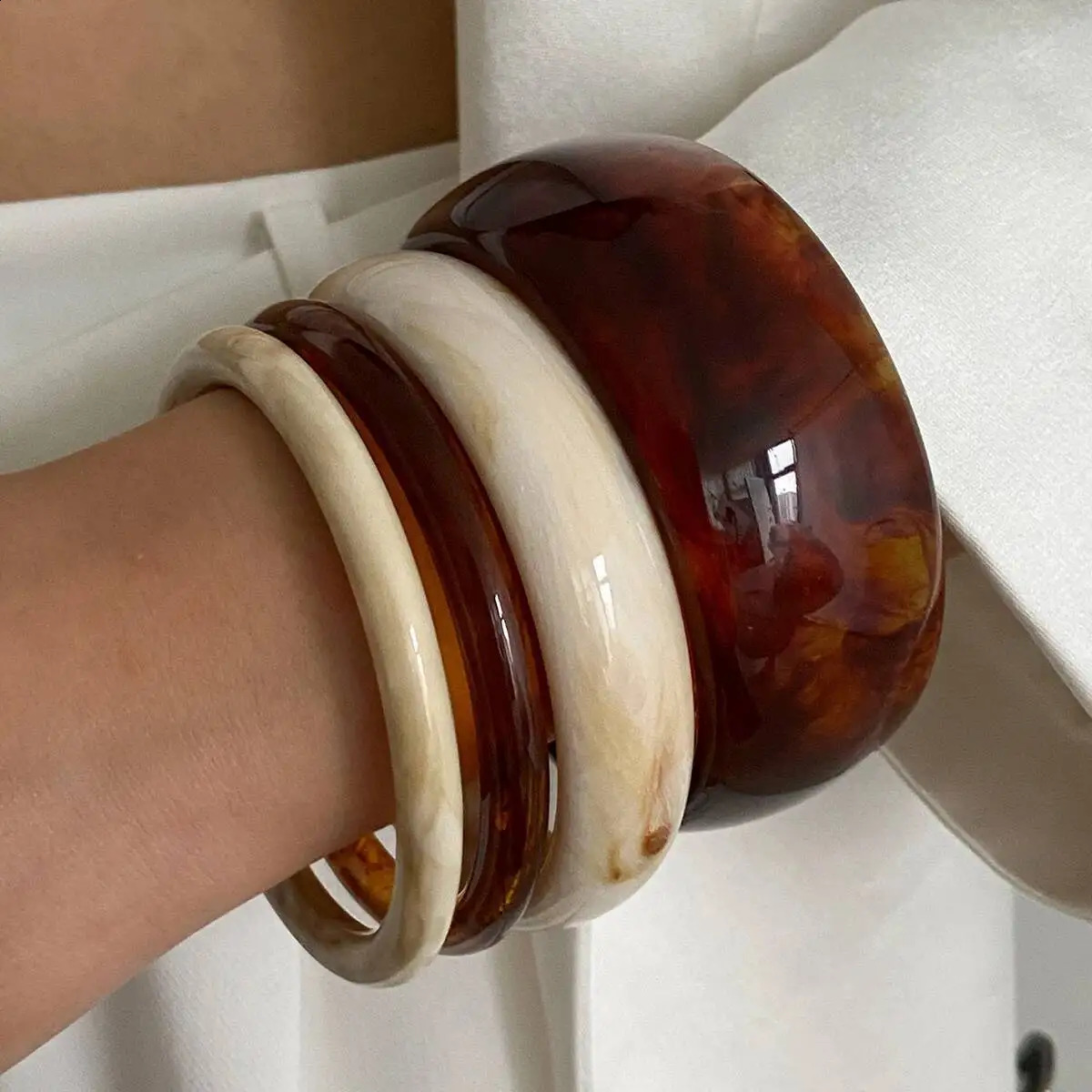 KunJoe Trendy Brown Beige Thick Resin Acrylic Round Bangle Bracelet for Women Retro Multilayer Stacked Wide Bangle Hand Jewelry260624 - view 1