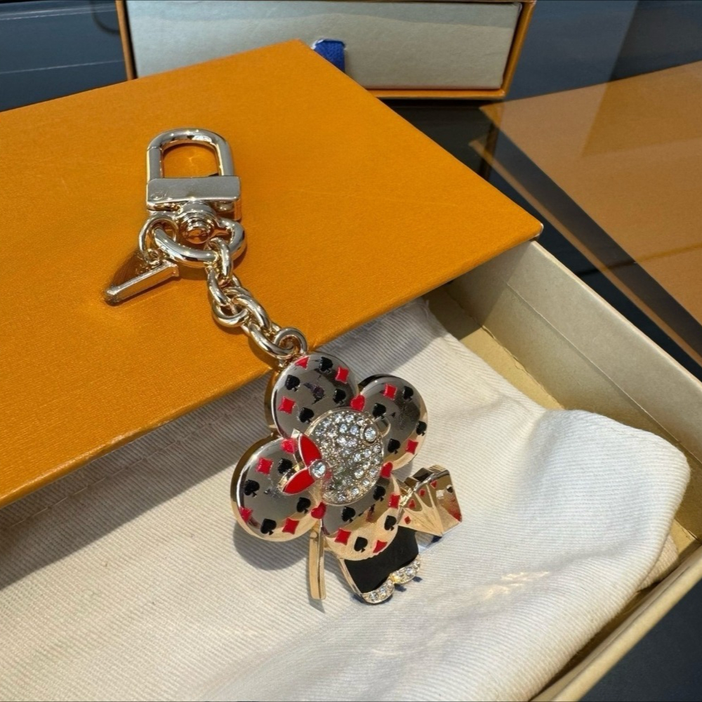 Luxury Flower Keychain Stainless Steel Bag Charm Pendant Fashion Key Ring Bag Pendant Men Women's Car Key Holder Premium Quality Gift