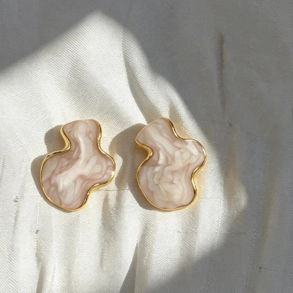 Gold Color Pearl Earrings Retro Style Geometry Trim Stud Earrings Pearl Earrings Stud Gifts for Women 260626 - view 5