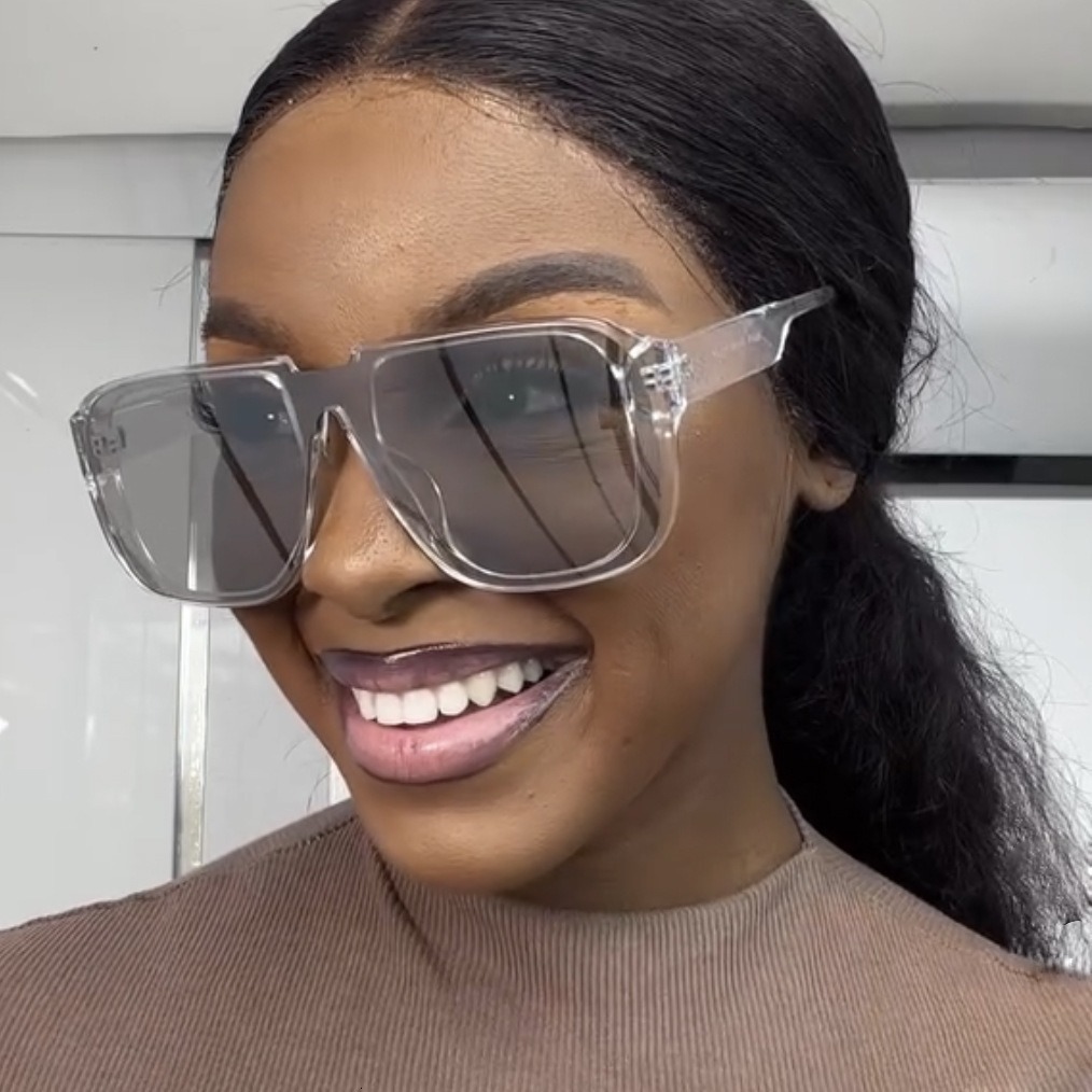 Designer's New Luxury And High-end One-piece Square Sunglasses 2026 New Modern Retro Sunglasses Ins Street Partners Face Large Frame Personalized - view 1