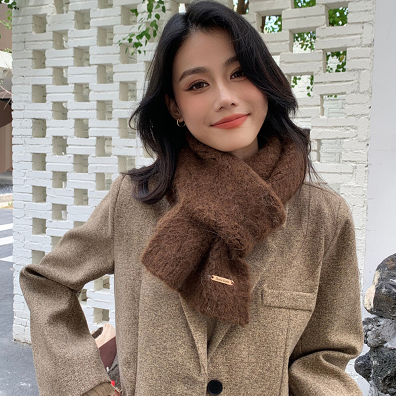 J0146 Cool-feel Tencel narrow scarf in a low-saturation nude color; perfect for pairing with shirts in spring and summer for a refreshing and non-grea