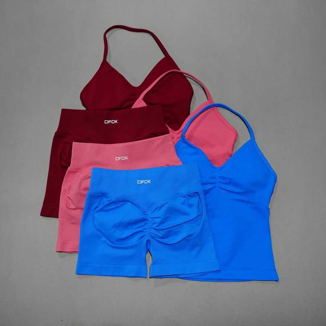 Set DFDK Sports Women 2-Piece Backless Yoga Vest High Waist Seamless Tight Shorts Fitness Workout Outfit M260626 - view 3