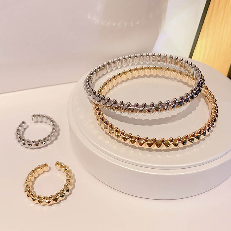 K Gold Rivet Electroplated Copper Material Niche Fashion High-end Design Bracelet - view 4