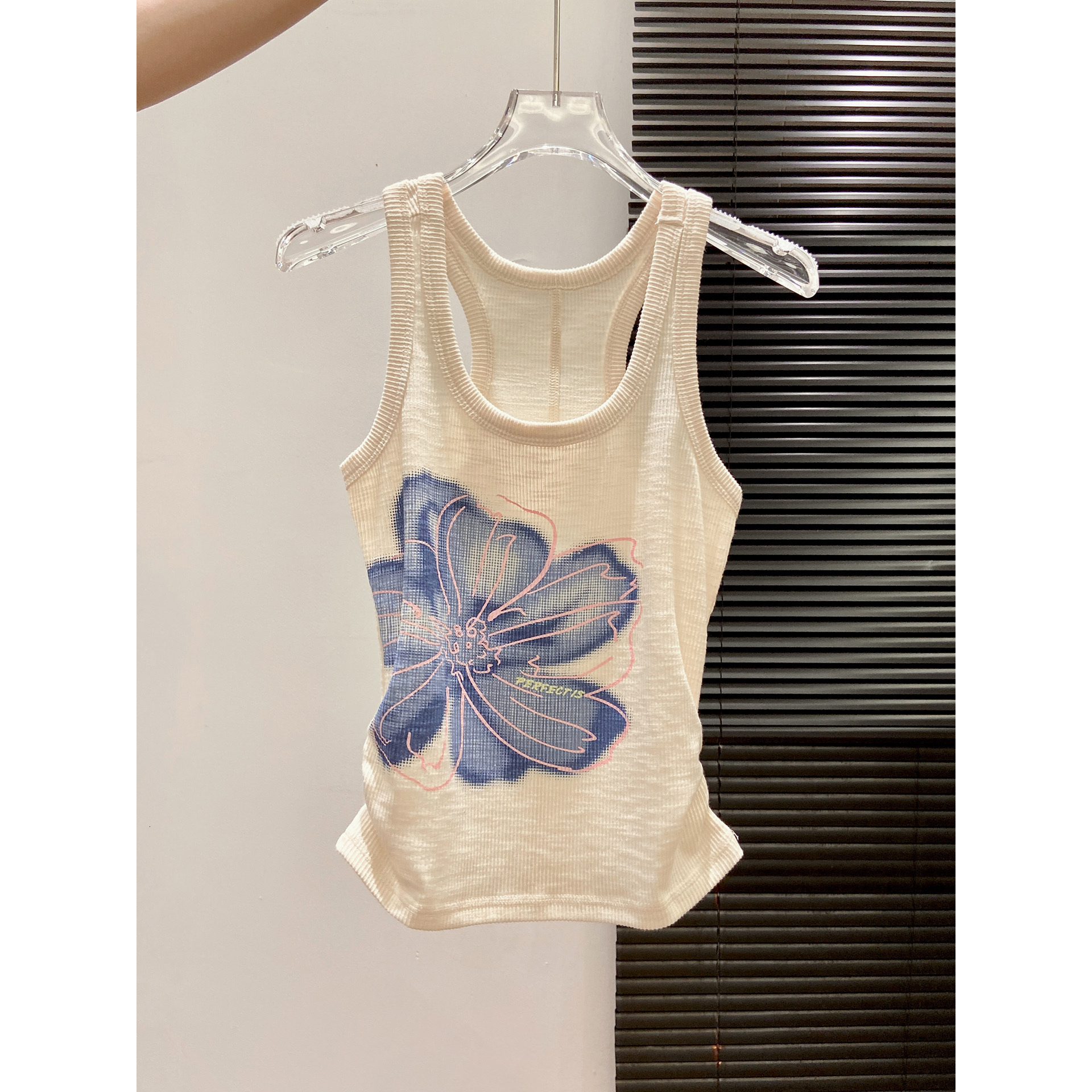 Stylish Gradient Orchid Print Camisole For Women, Summer Outerwear, Anti-Exposure, Slim-Fit, With A Racerback Design Sleeveless Top Sexy Suspenders - view 4